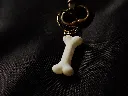 porte clé os close up.webp